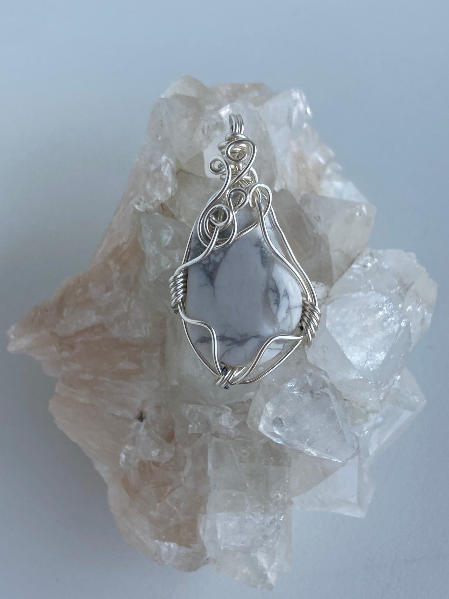 Howlite Pendant – Stress Relief, Mental Clarity & Memory