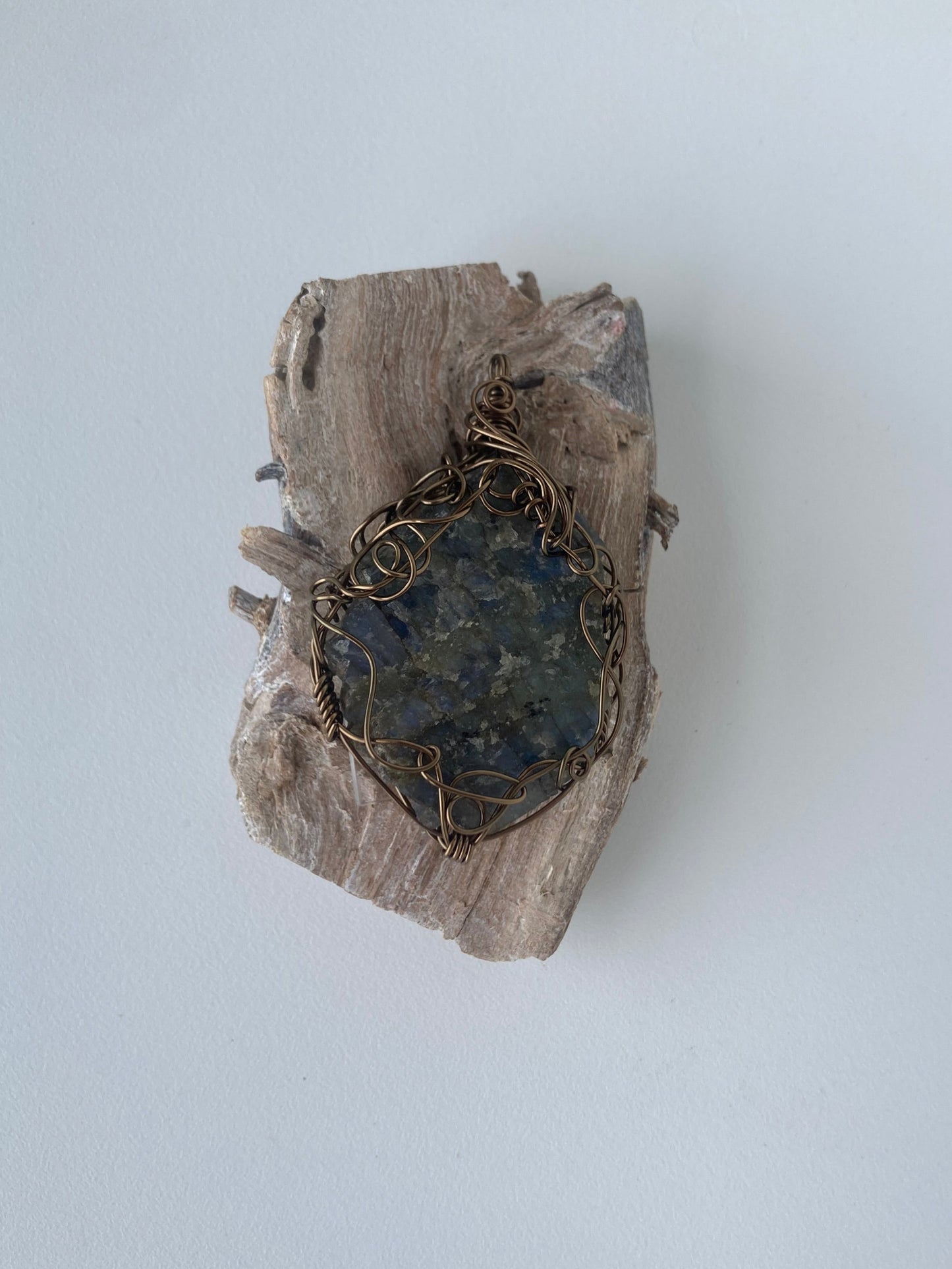 Labradorite Pendant – Aura Protection, Psychic Development & Break Negative Patterns