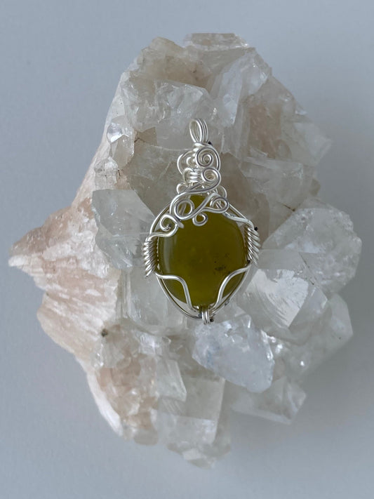 Bowenite Pendant – Energy Flow, Fairies & Nature Realm