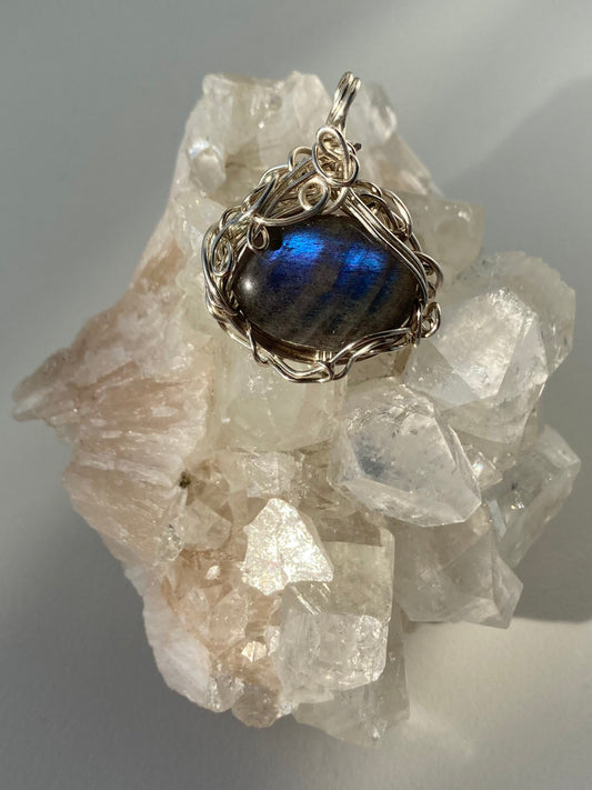 Labradorite Pendant – Aura Protection, Psychic Development & Break Negative Patterns