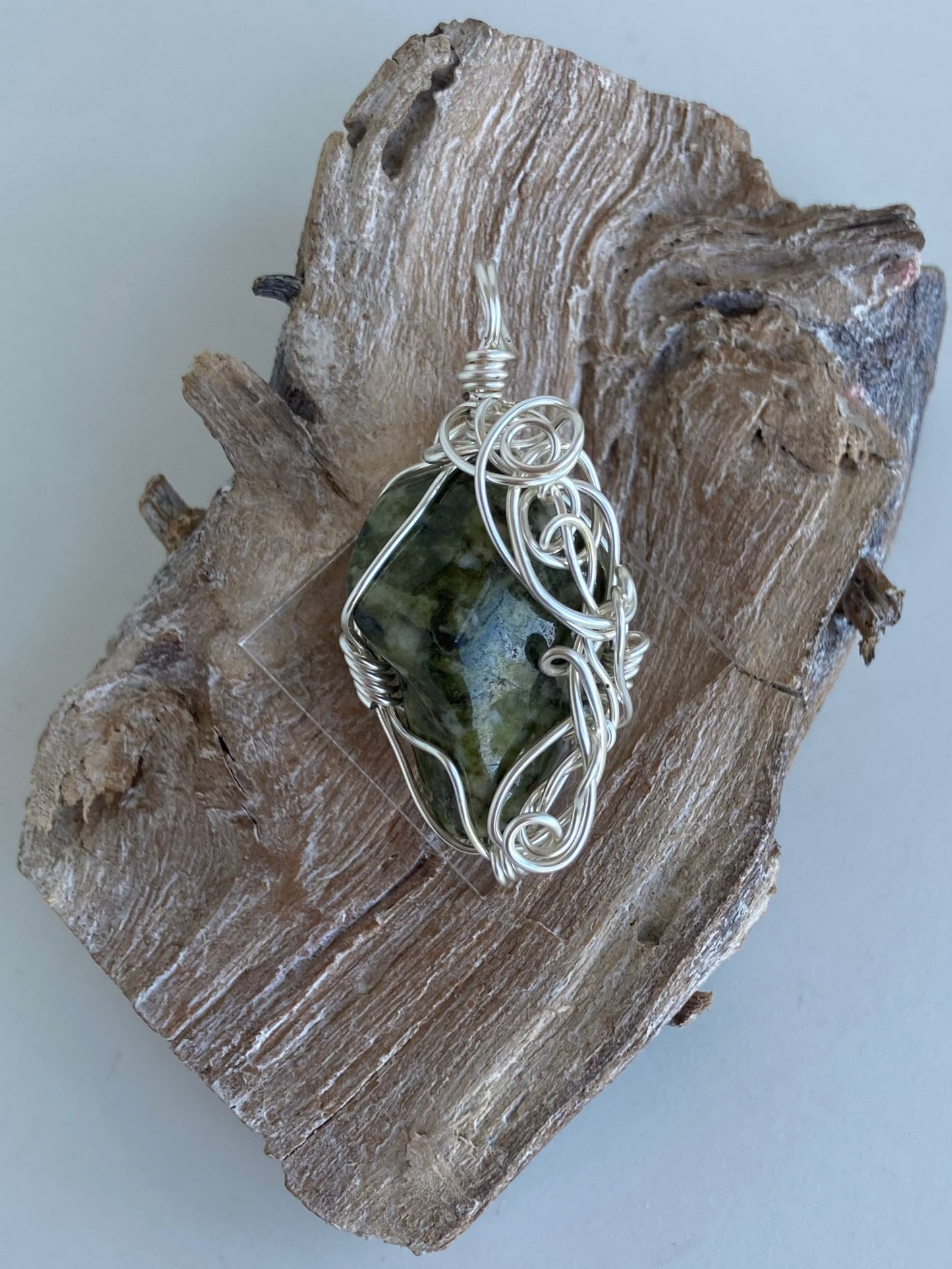 Epidote Pendant – Heal Trauma, Release Patterns & Embrace Positivity