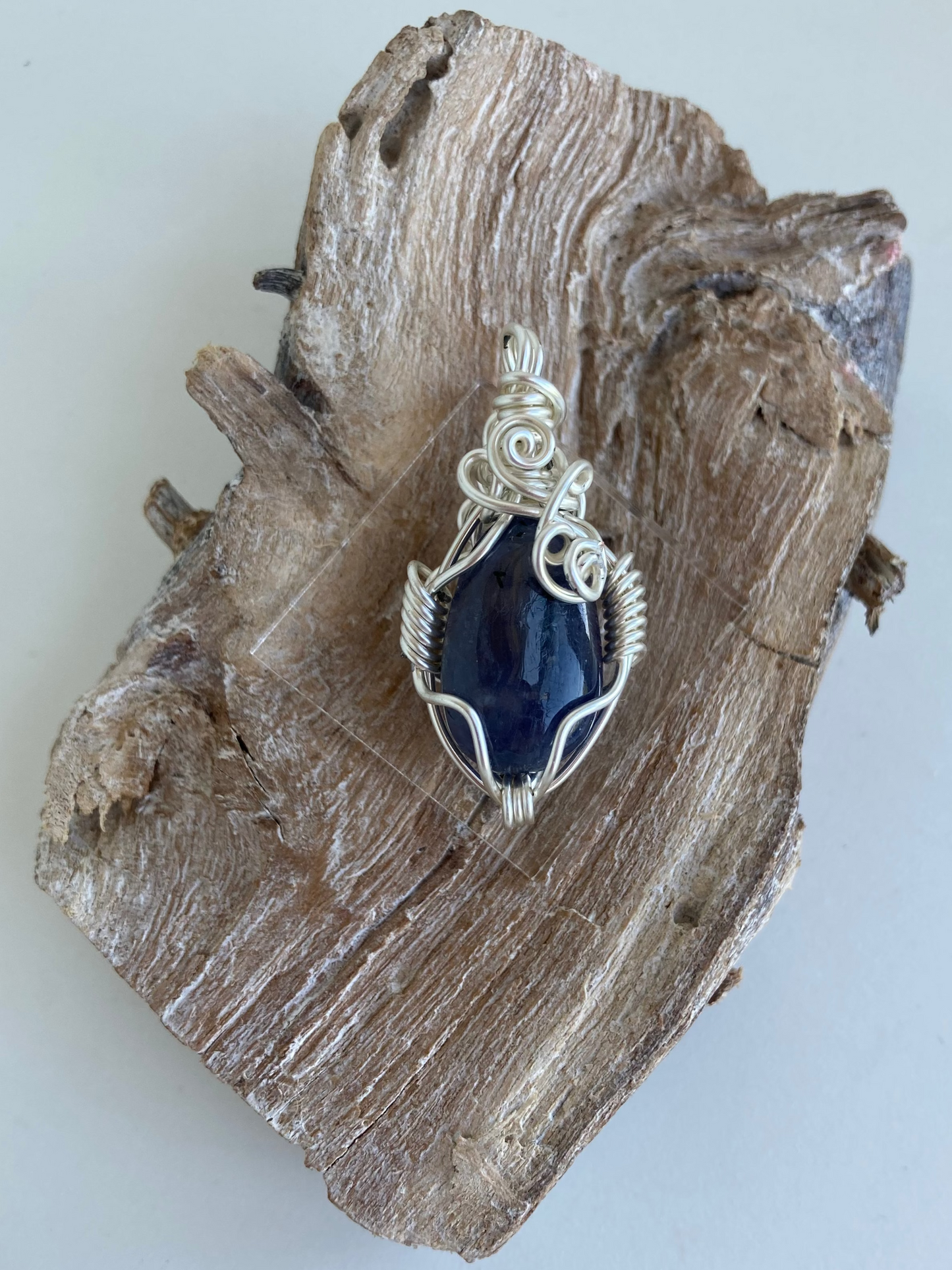 Iolite Pendant – Psychic Gifts, Inner Wisdom & Fear Release