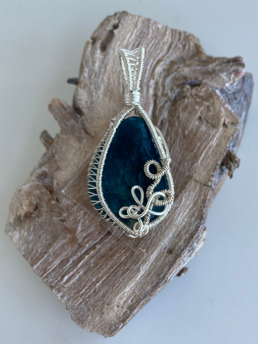 Blue Apatite Pendant – Focus, Clarity & Insight