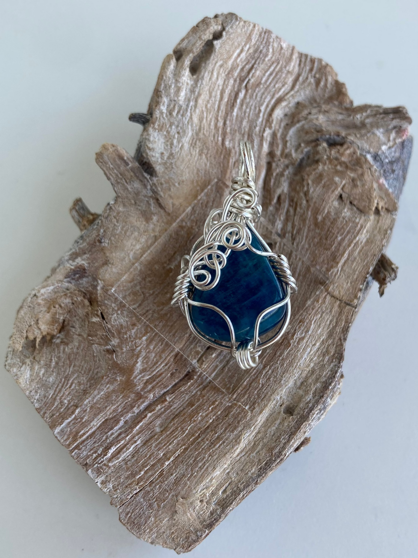 Blue Apatite Pendant – Focus, Clarity & Insight