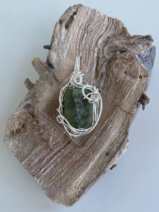 Jade Pendant – Prosperity, Strength & Healing