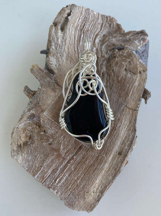 Black Tourmaline Pendant – Aura Protection, Grounding & Energetic Purification