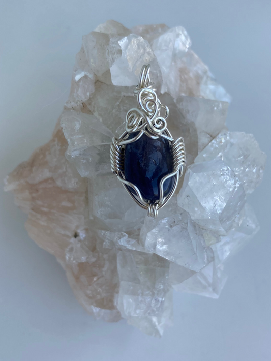 Iolite Pendant – Psychic Gifts, Inner Wisdom & Fear Release