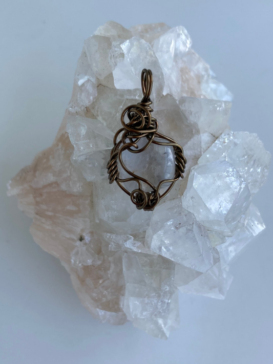 Clear Quartz Pendant – Clarity, Cleansing & Manifestation