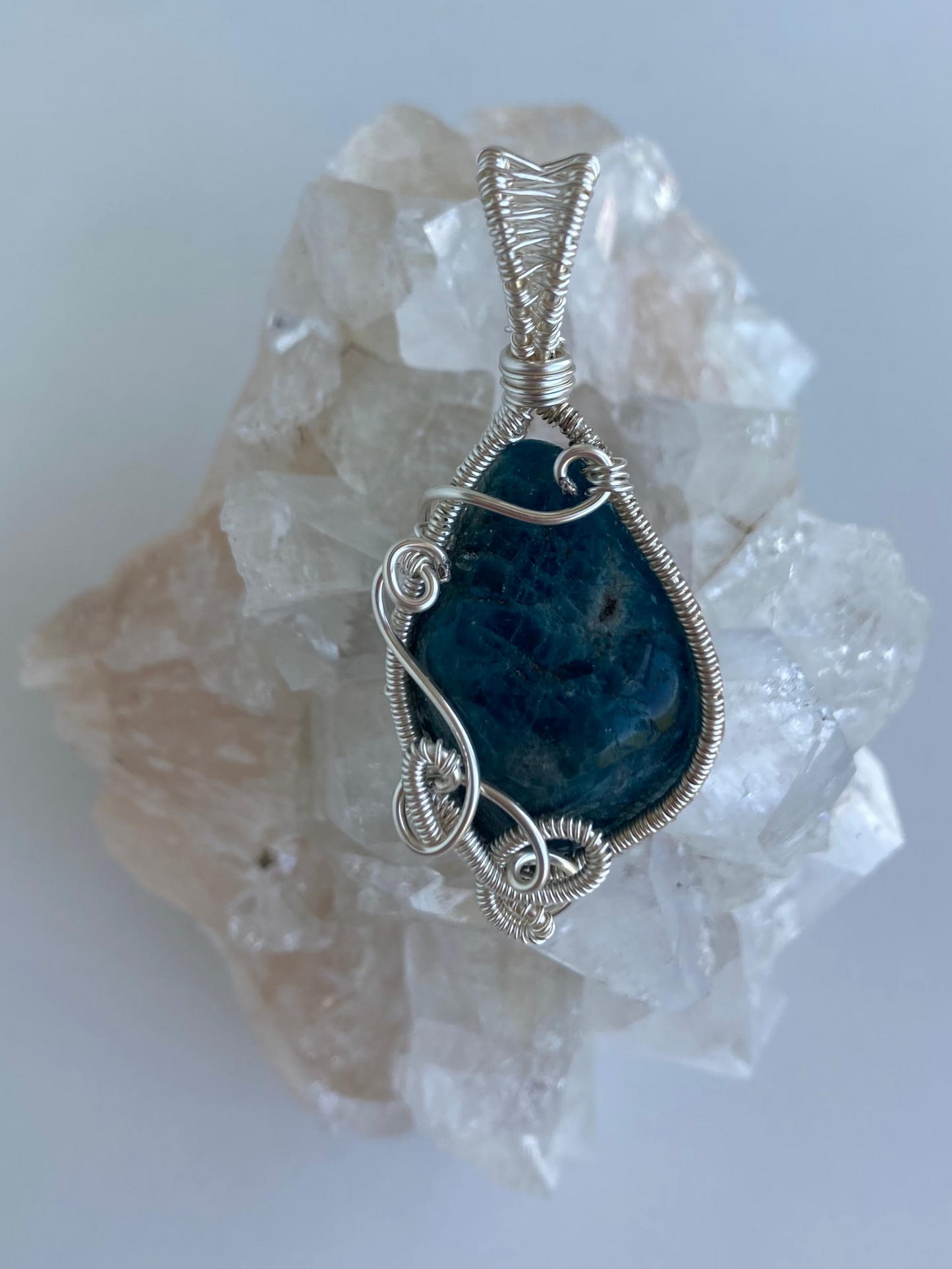 Blue Apatite Pendant – Focus, Clarity & Insight