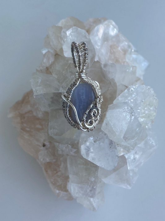 Blue Lace Agate Pendant – Communication, Confidence & Clarity