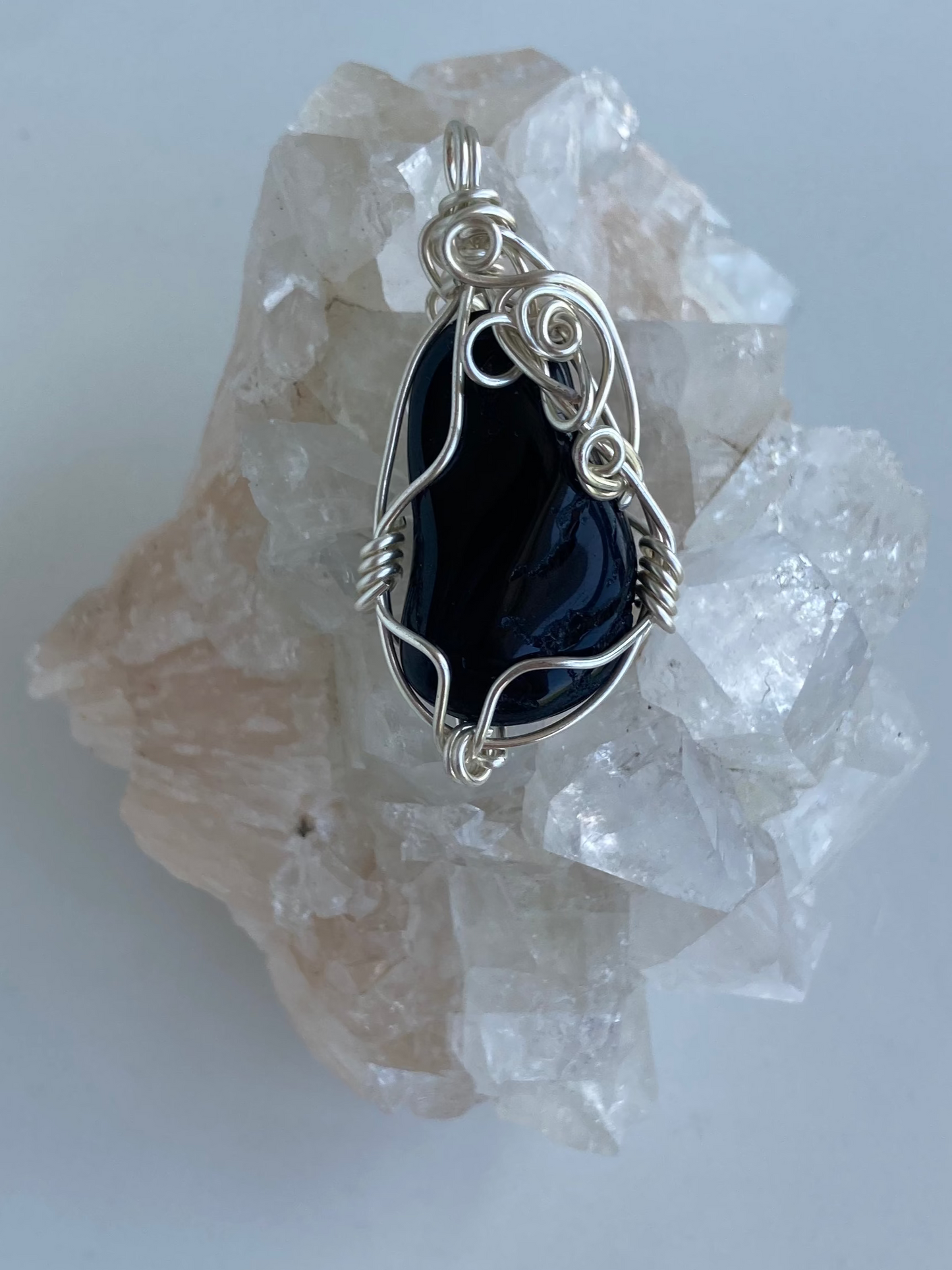 Black Tourmaline Pendant – Aura Protection, Grounding & Energetic Purification