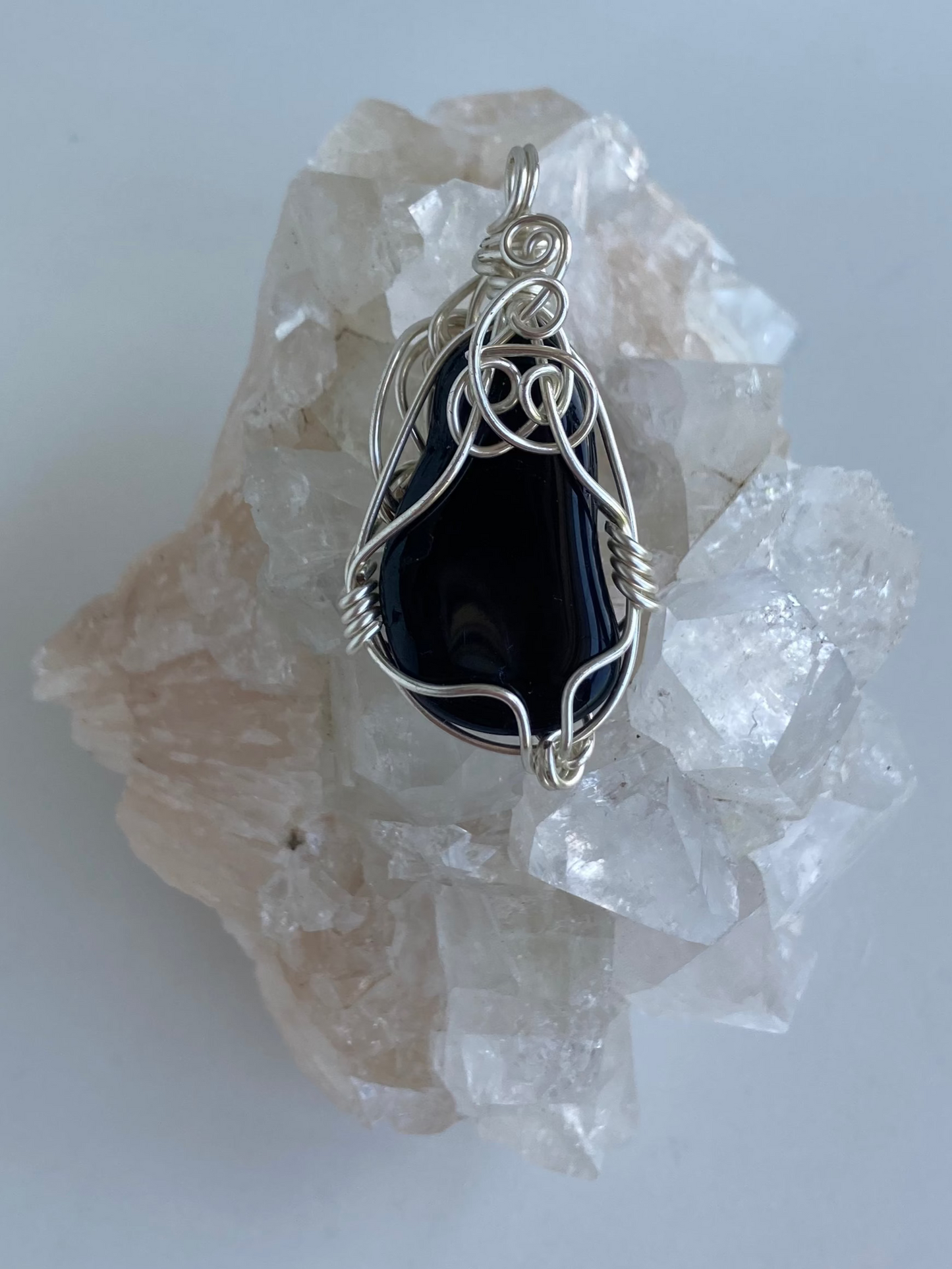Black Tourmaline Pendant – Aura Protection, Grounding & Energetic Purification