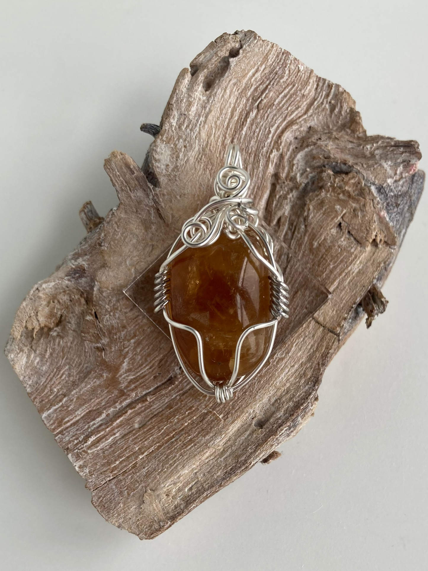 Calcite Pendant (Honey) – Confidence, Motivation & Energetic Flow
