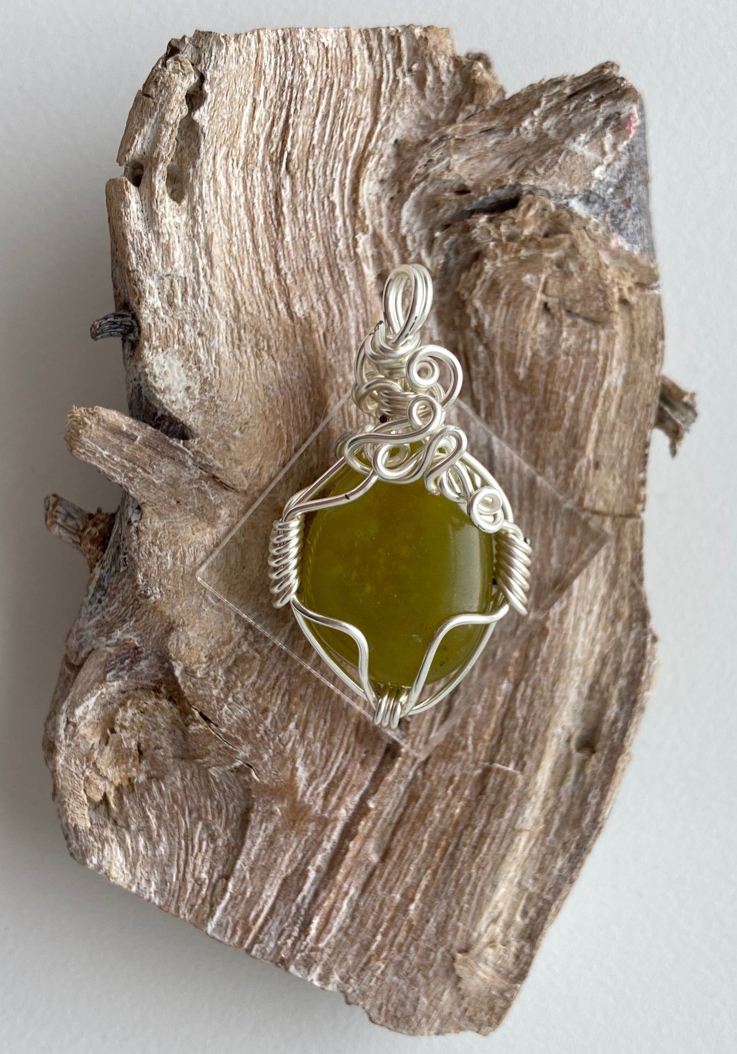 Bowenite Pendant – Energy Flow, Fairies & Nature Realm
