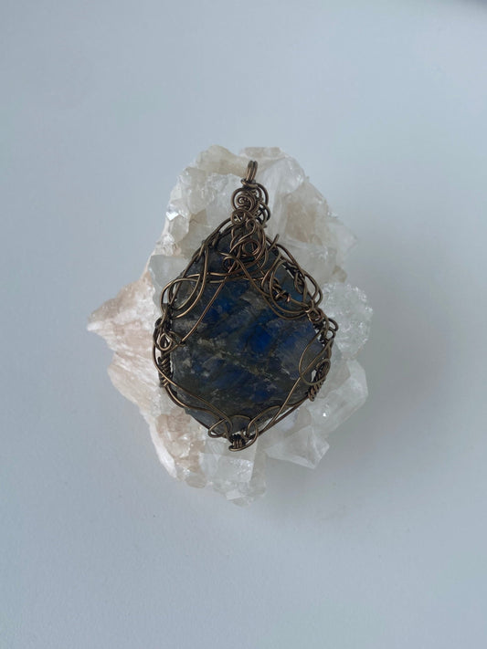 Labradorite Pendant – Aura Protection, Psychic Development & Break Negative Patterns