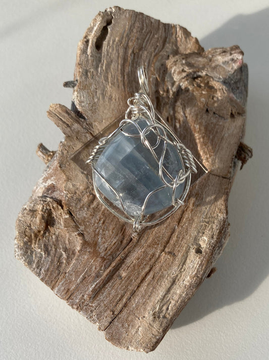 Celestite Pendant – Divine Insight, Enlightenment & Angelic Connection
