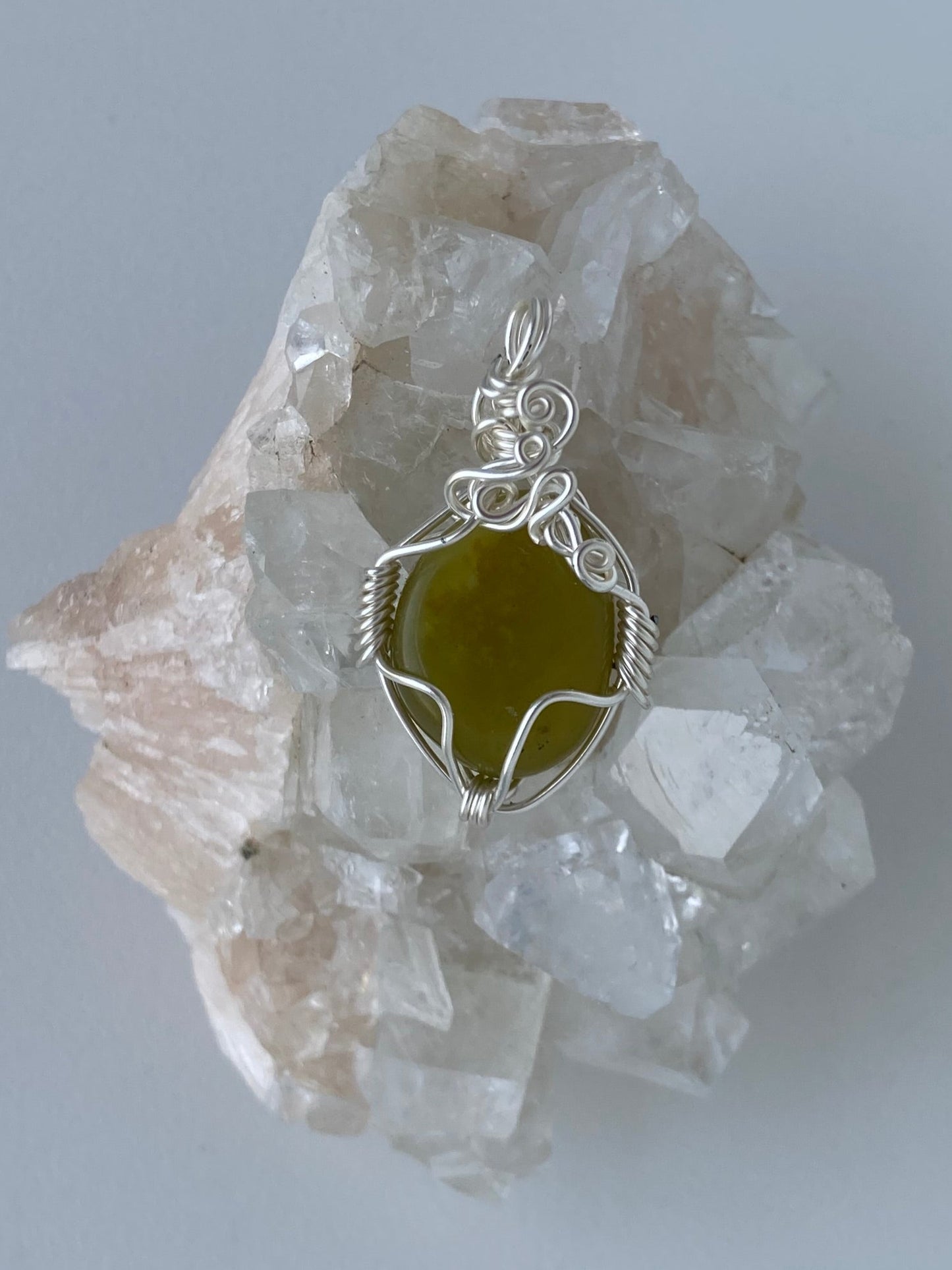 Bowenite Pendant – Energy Flow, Fairies & Nature Realm