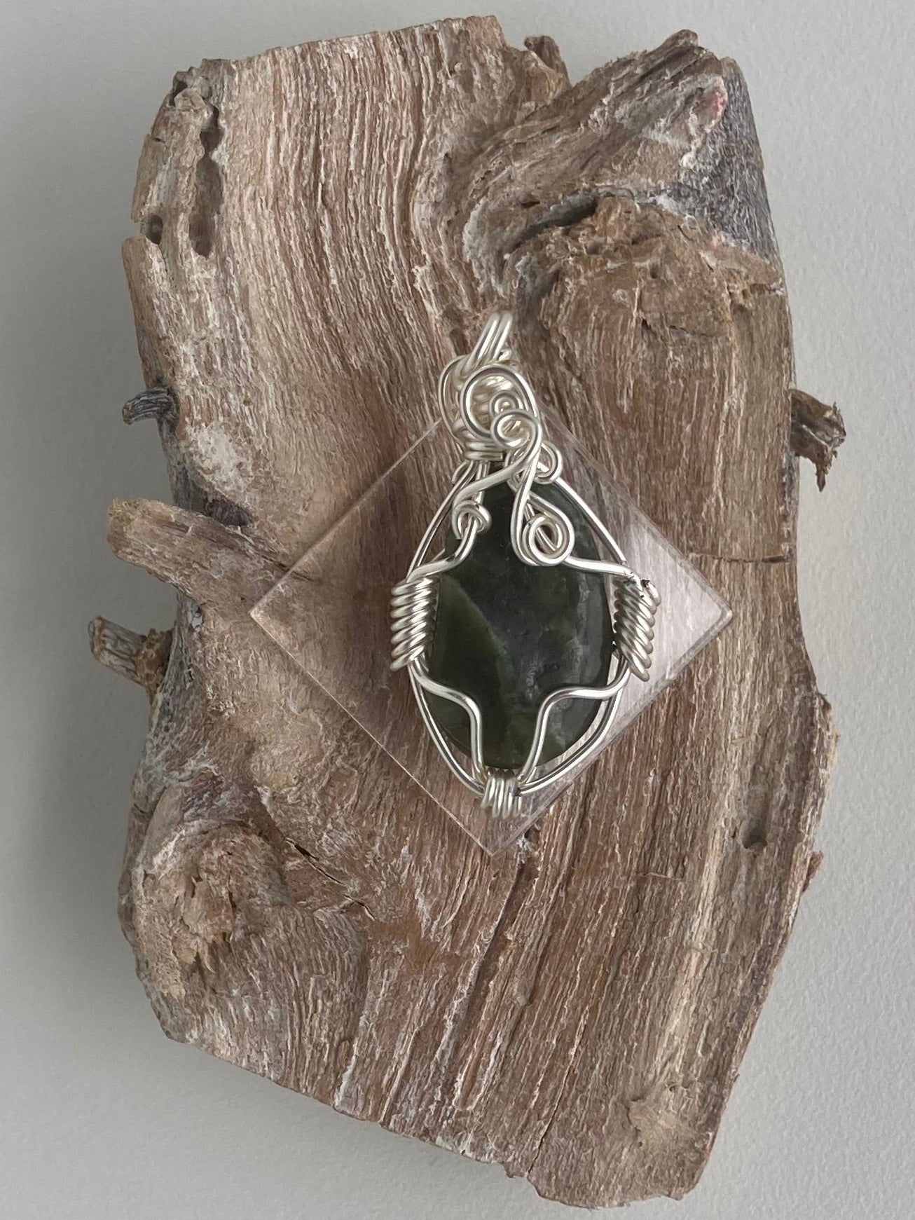 Jade Pendant – Prosperity, Strength & Healing