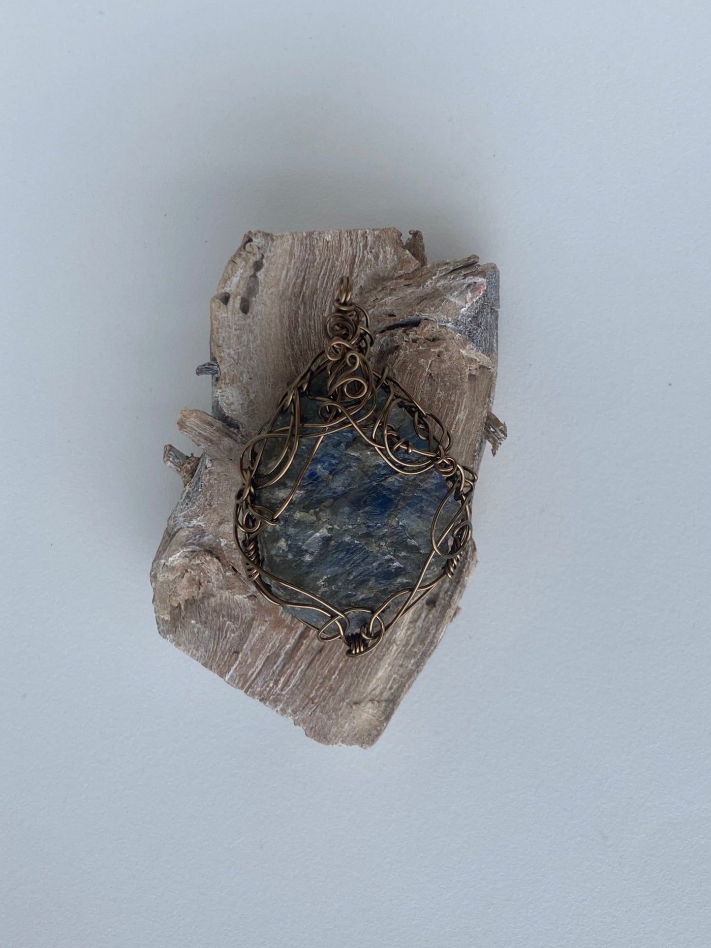 Labradorite Pendant – Aura Protection, Psychic Development & Break Negative Patterns
