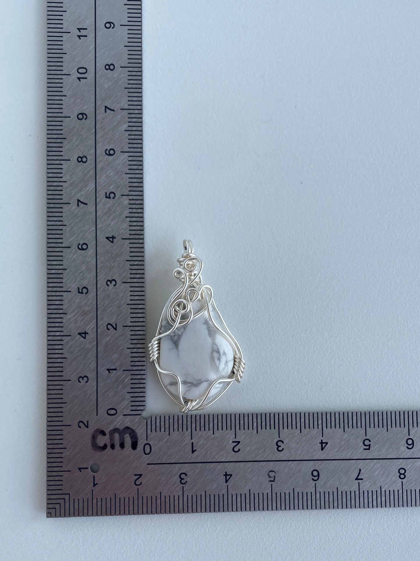 Howlite Pendant – Stress Relief, Mental Clarity & Memory