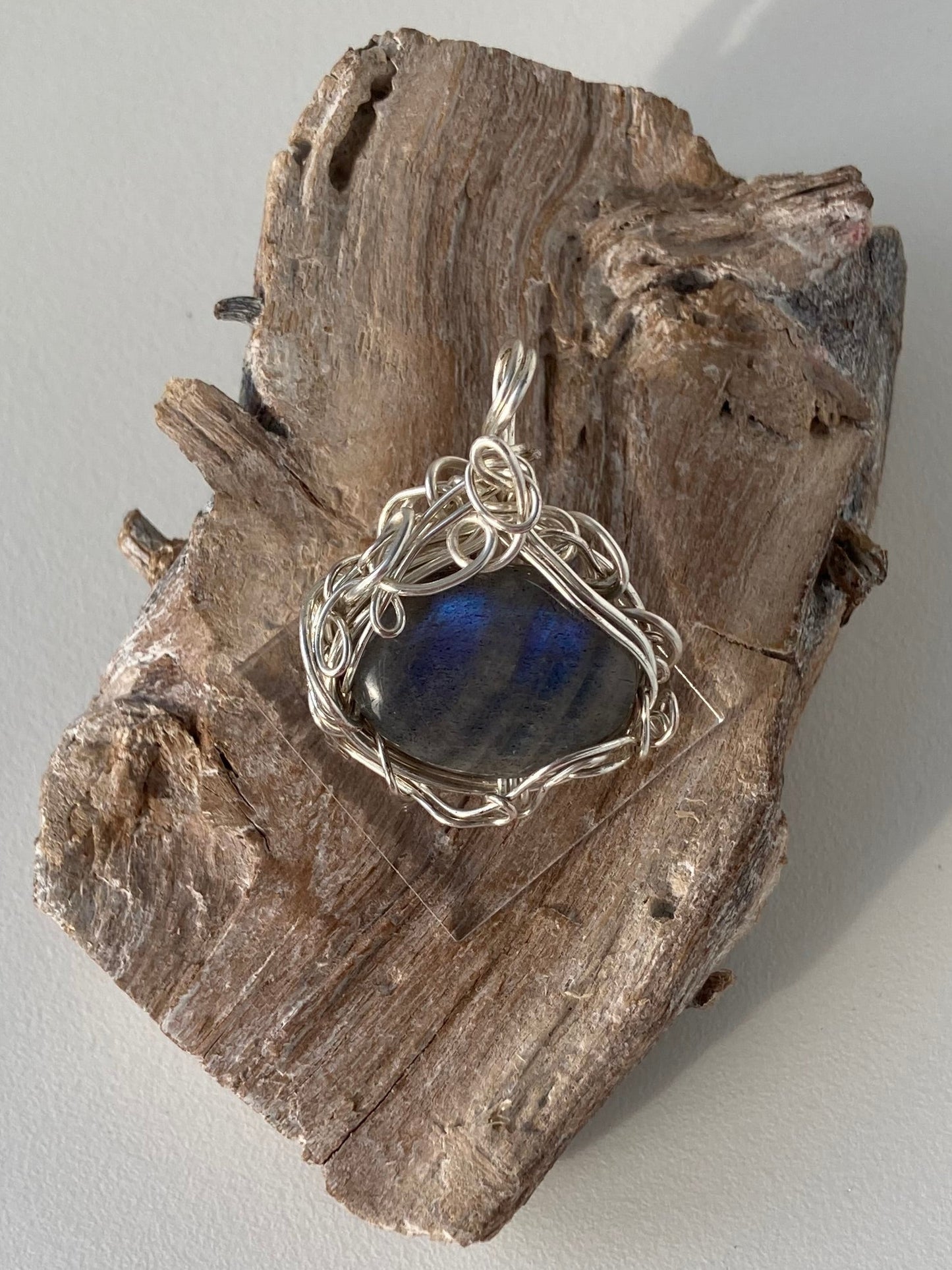 Labradorite Pendant – Aura Protection, Psychic Development & Break Negative Patterns