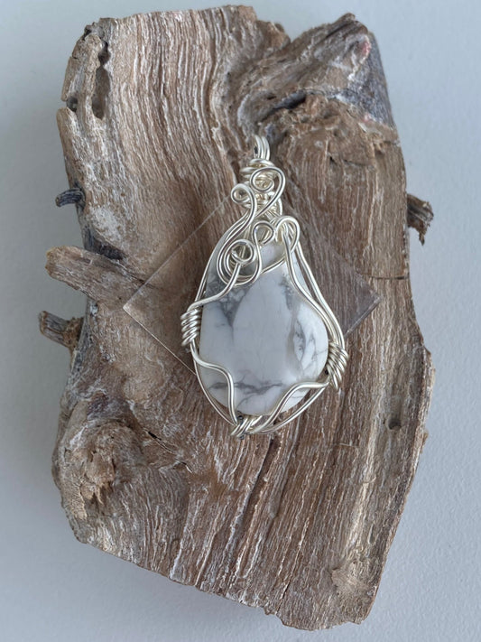Howlite Pendant – Stress Relief, Mental Clarity & Memory