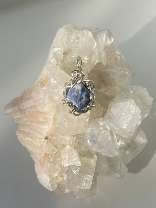 Sodalite Pendant – Meditation, Intuition & Truth
