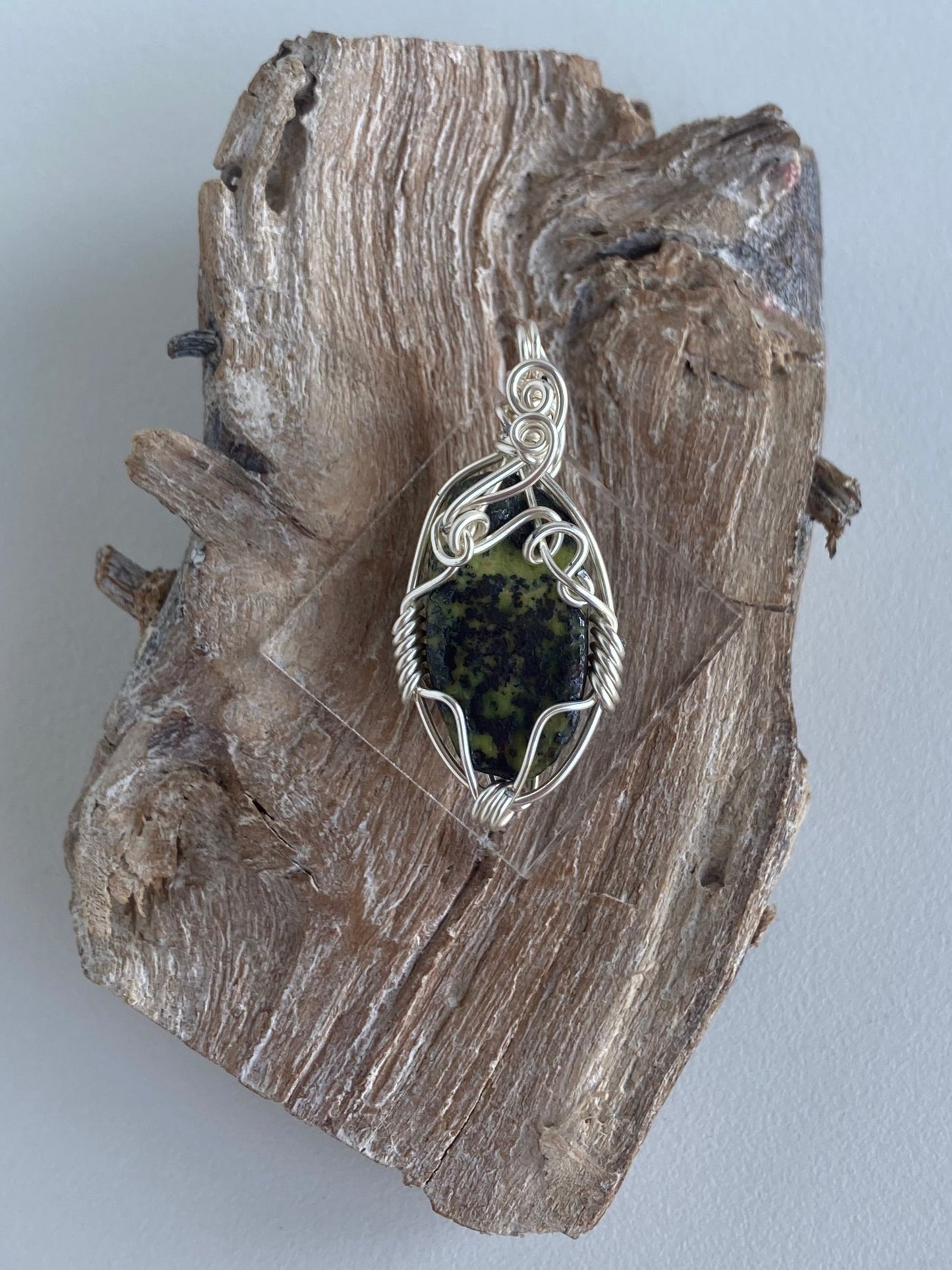 Serpentine Pendant – Kundalini Energy, Release Blocks & Fairy Realm Connection