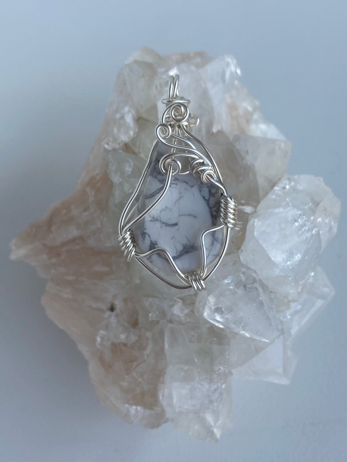 Howlite Pendant – Stress Relief, Mental Clarity & Memory
