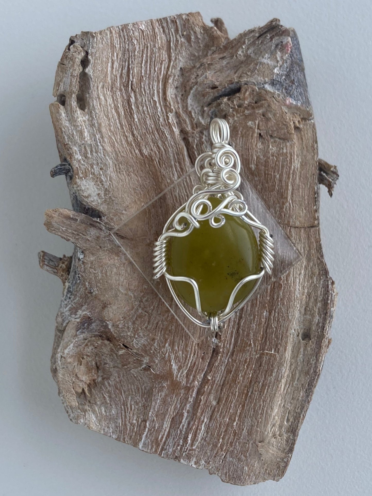 Bowenite Pendant – Energy Flow, Fairies & Nature Realm