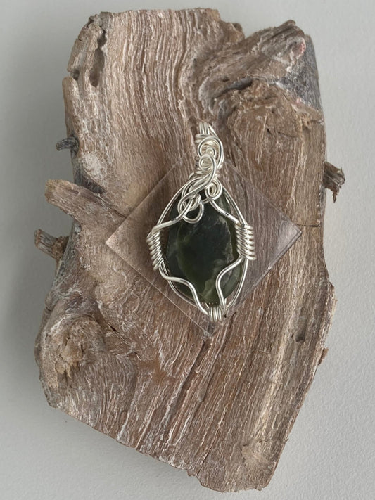 Jade Pendant – Prosperity, Strength & Healing