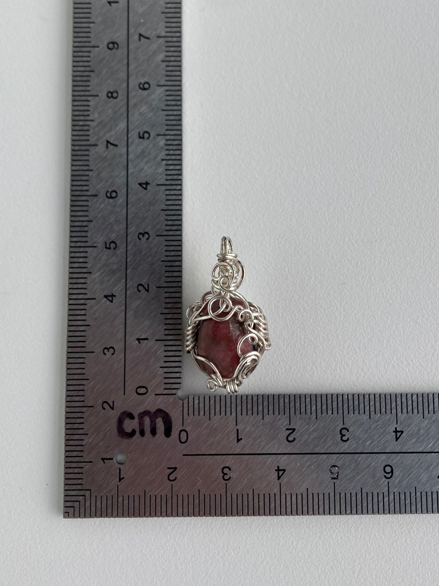 Rhodonite Pendant – Altruism, Dream Pursuit & Soul-Aligned Connections