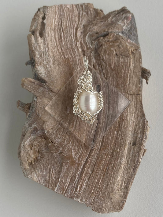 Pearl Pendant – Lunar Cycles, Self Love & Emotional Healing