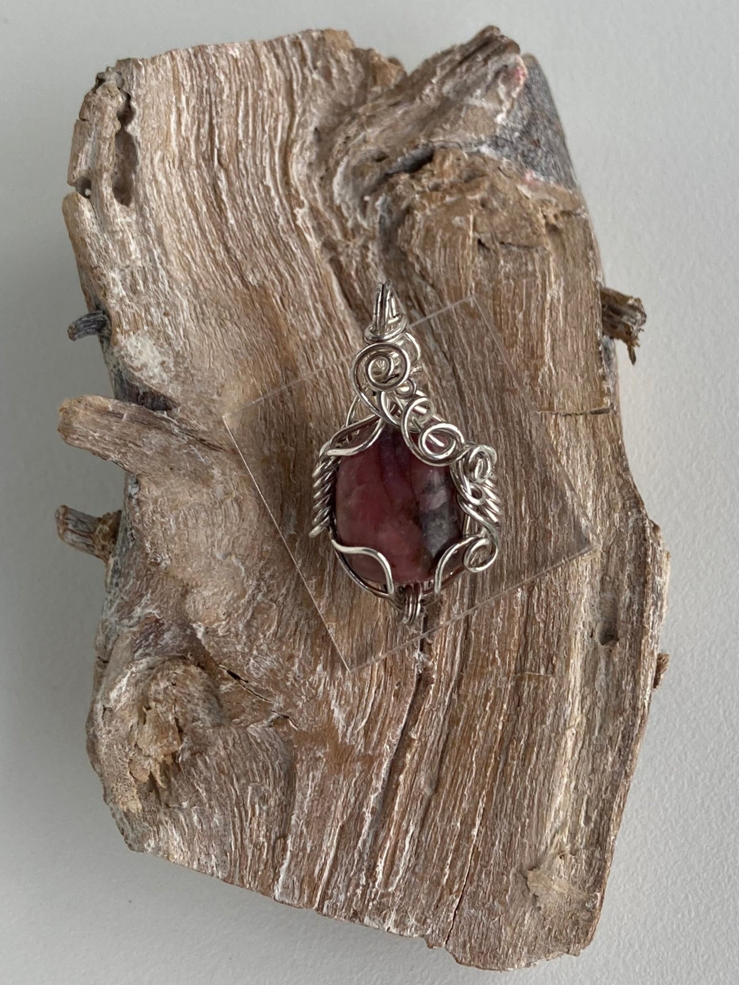Rhodonite Pendant – Altruism, Dream Pursuit & Soul-Aligned Connections
