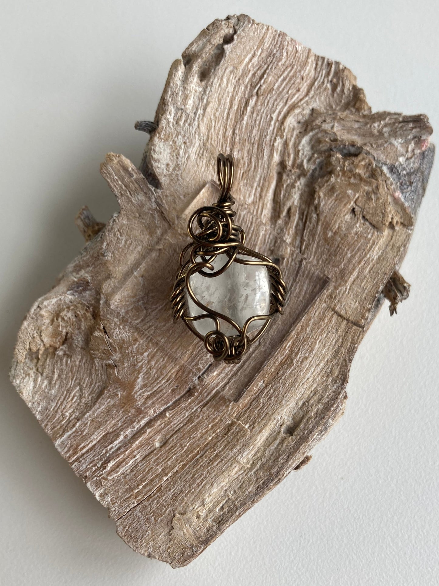 Clear Quartz Pendant – Clarity, Cleansing & Manifestation