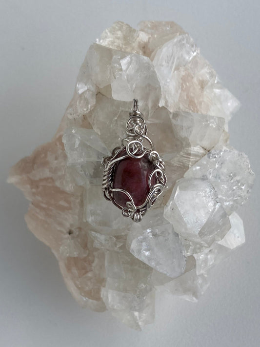 Rhodonite Pendant – Altruism, Dream Pursuit & Soul-Aligned Connections