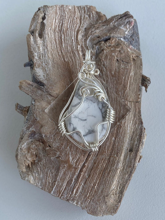 Howlite Pendant – Stress Relief, Mental Clarity & Memory