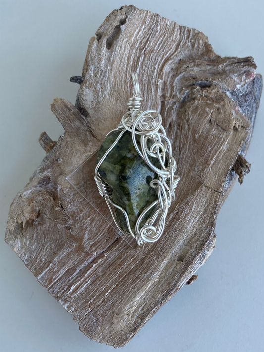 Epidote Pendant – Heal Trauma, Release Patterns & Embrace Positivity