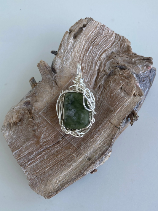 Jade Pendant – Prosperity, Strength & Healing