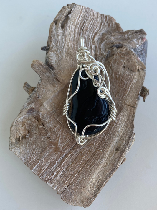 Black Tourmaline Pendant – Aura Protection, Grounding & Energetic Purification