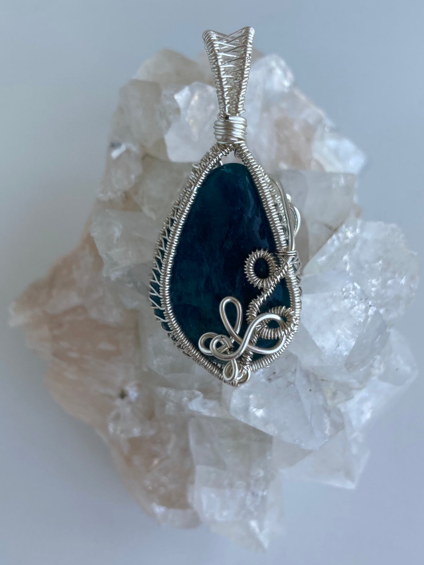 Blue Apatite Pendant – Focus, Clarity & Insight