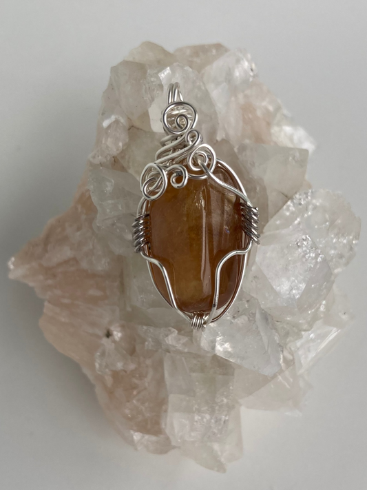 Calcite Pendant (Honey) – Confidence, Motivation & Energetic Flow
