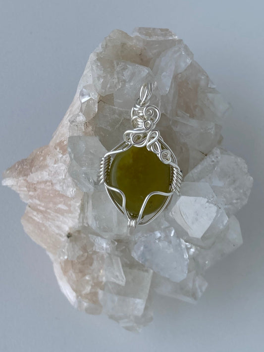 Bowenite Pendant – Energy Flow, Fairies & Nature Realm