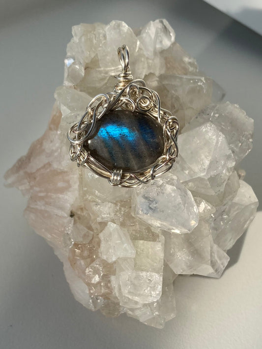 Labradorite Pendant – Aura Protection, Psychic Development & Break Negative Patterns