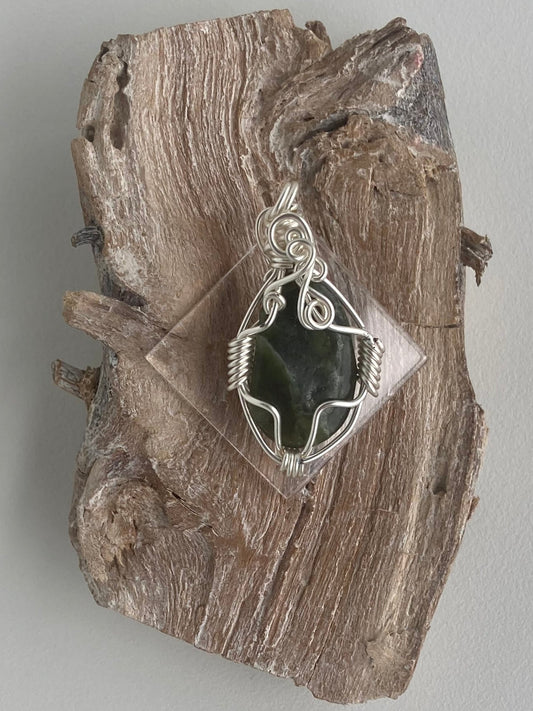 Jade Pendant – Prosperity, Strength & Healing