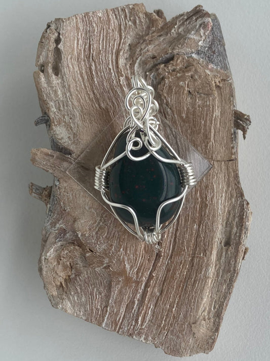Bloodstone Pendant – Protection, Courage, Decisiveness & Grounding