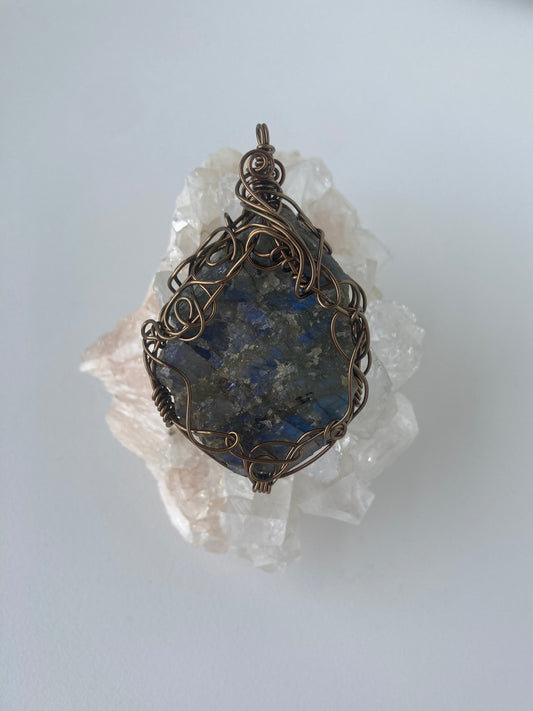 Labradorite Pendant – Aura Protection, Psychic Development & Break Negative Patterns