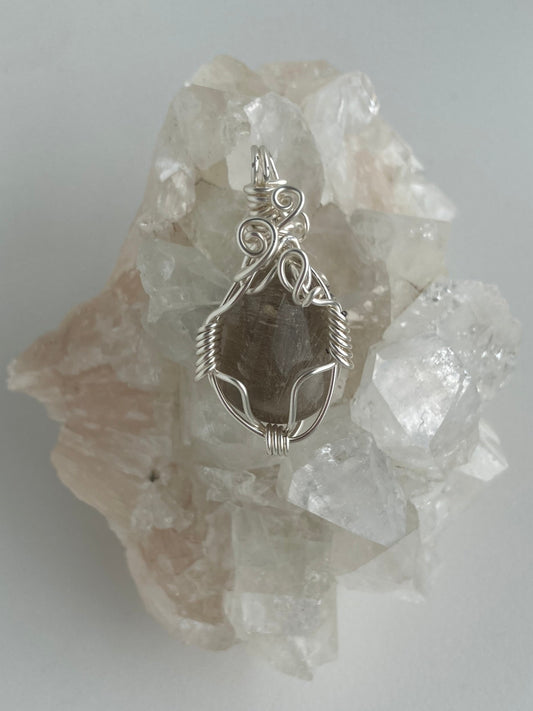 Smokey Quartz Pendant – Purification, Protection & Manifestation