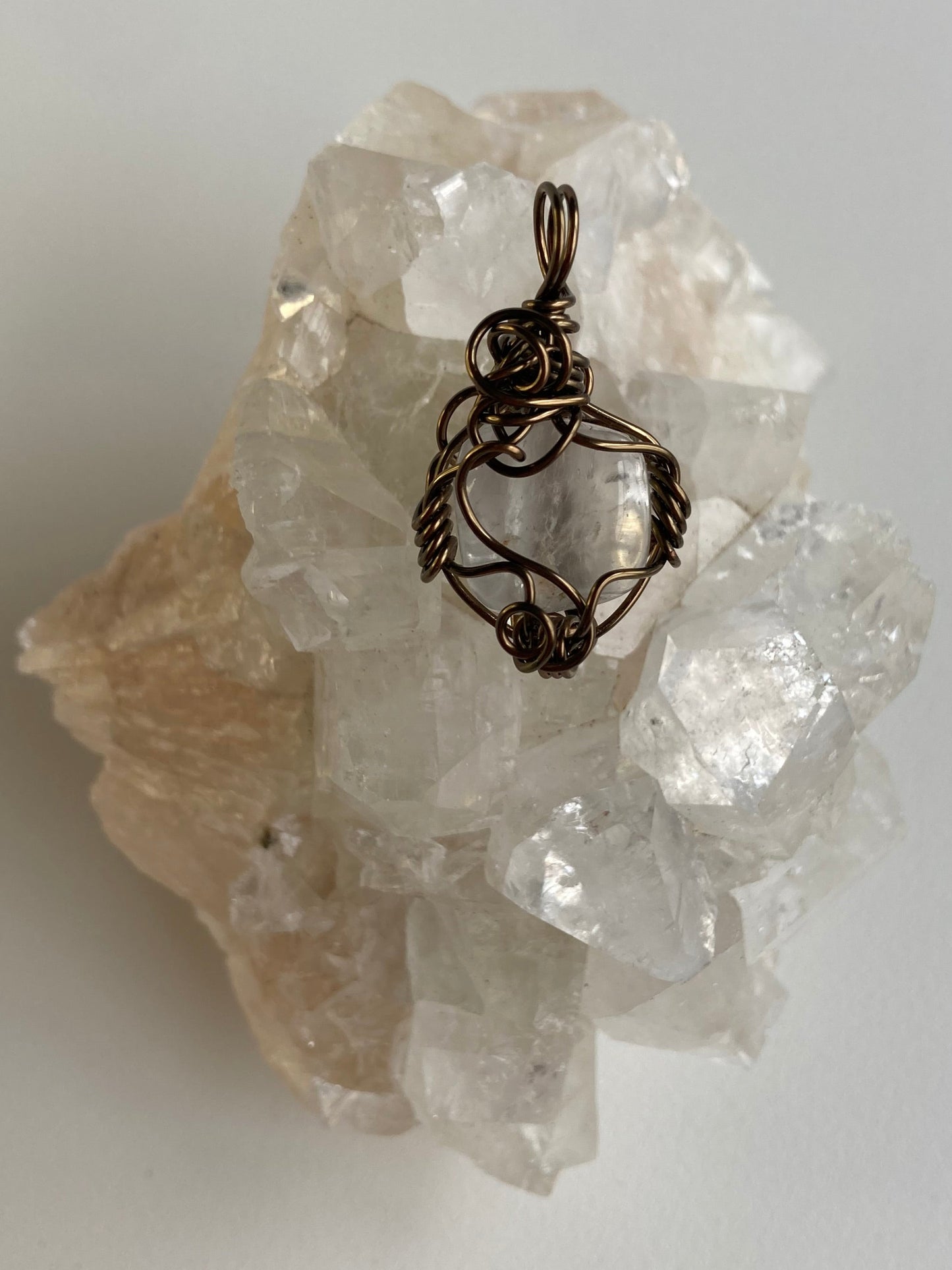 Clear Quartz Pendant – Clarity, Cleansing & Manifestation